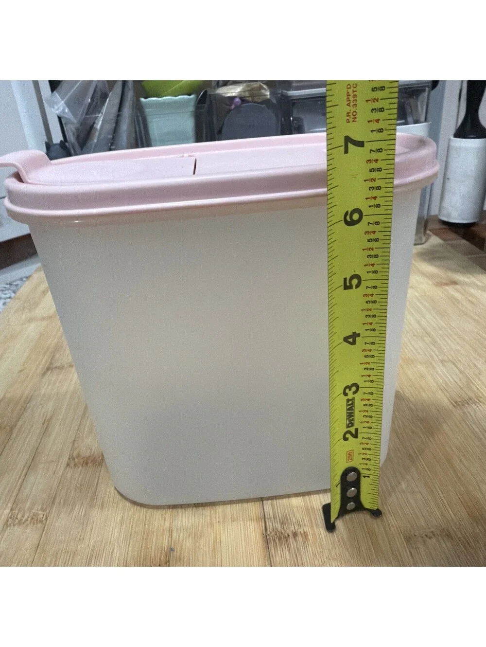 Vintage Tupperware Large Cereal Keeper With Flip Lid Pink 7 1/4 Cup 1.7 L #1513*